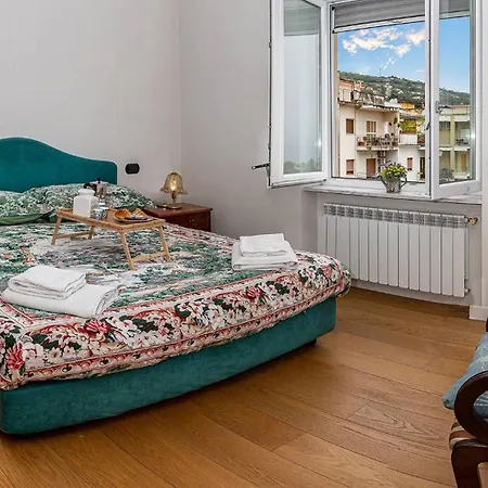 Maya Penthouse - Center Sorrento